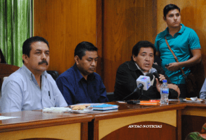 Al micrófono Alejandro Gómez Álvarez, presidente del DIF-Texcoco