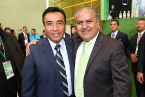 Ulises Castro Gonzaga, secretario del SMSEM y Óscar Gómez Ortiz, supervisor de la zona 039. 