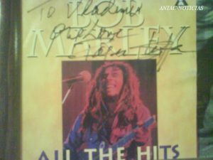 Autógrafo de Roger Steffens, biógrafo de Bob Marley