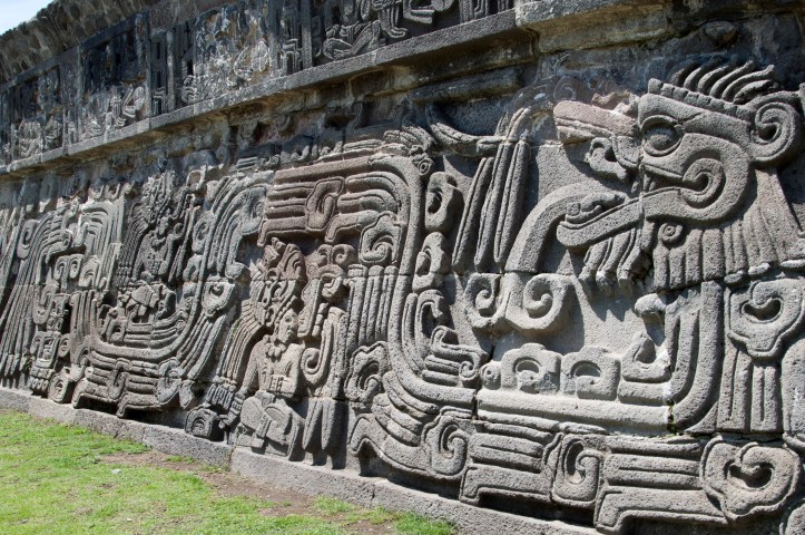 Xochicalco piramide de la serpiente emplumada detalle