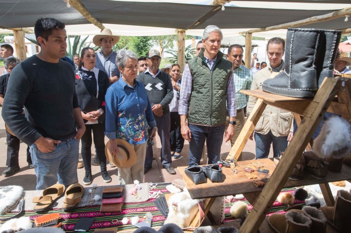 FB96E724-27D6-4D42-9C45-8A7D522F669C