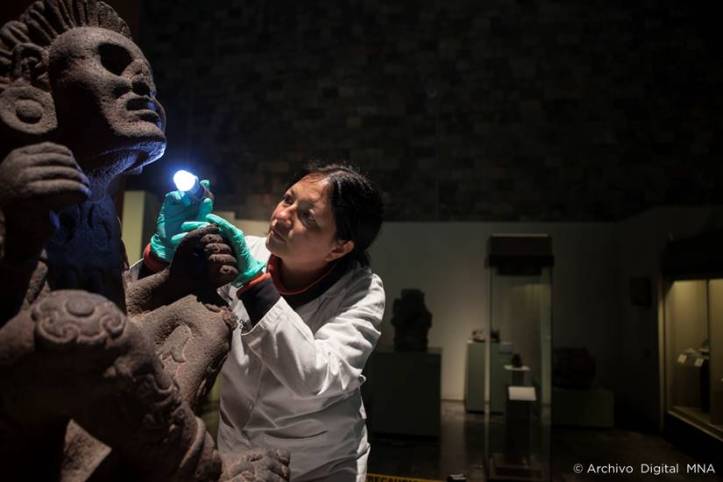 El estudio permitió la identificación en la escultura del tono rojo (mayor parte), ocre en el delineado de las decoraciones y blanco como base de preparación. Foto. Archivo Digital M