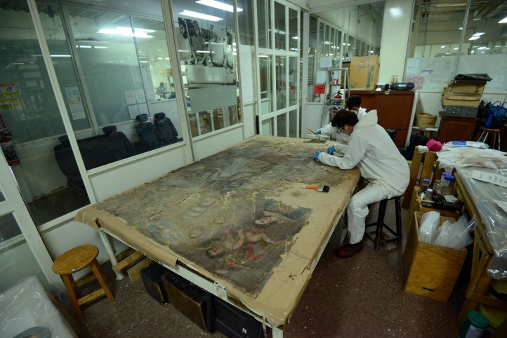 Las dimensiones del óleo son de 1.66 metros por 2.39 metros. Foto Mauricio Marat INAH