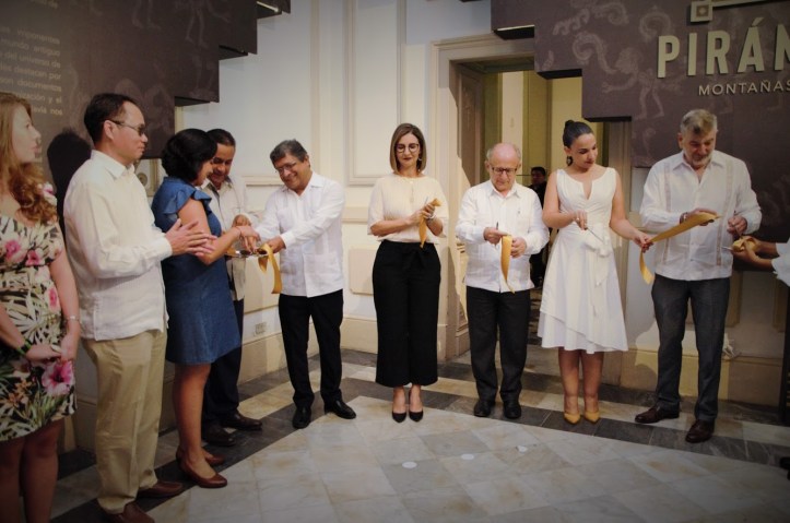 Corte de listón. Foto Miguel Ascencio INAH