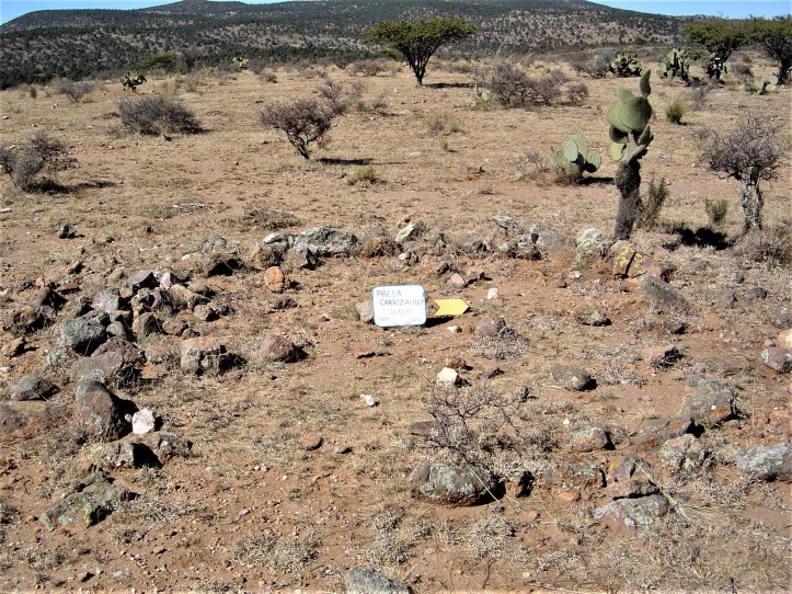 Cimientos de antiguas construcciones prehispánicas. Sitio El Carrizalillo. Foto Carlos Alberto Torreblanca. INAH.